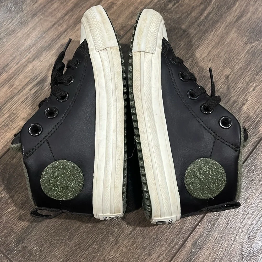 Converse All Star Chuck Taylor Youth 11 Leather Lace Up Shoes